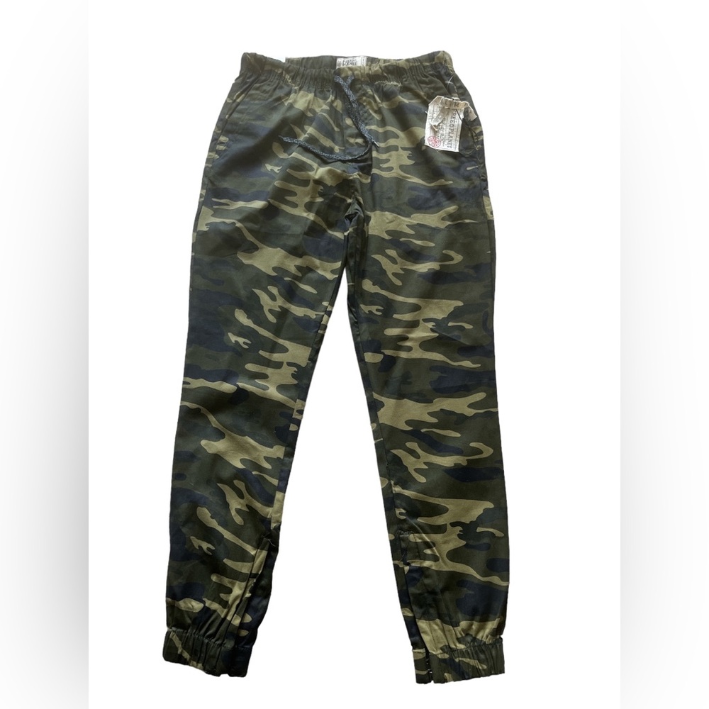 Free Planet Men’s Camouflage Joggers Size M